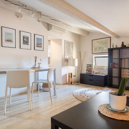 Stunning Top Floor Flat In The Heart Of Verona Kültér fotó