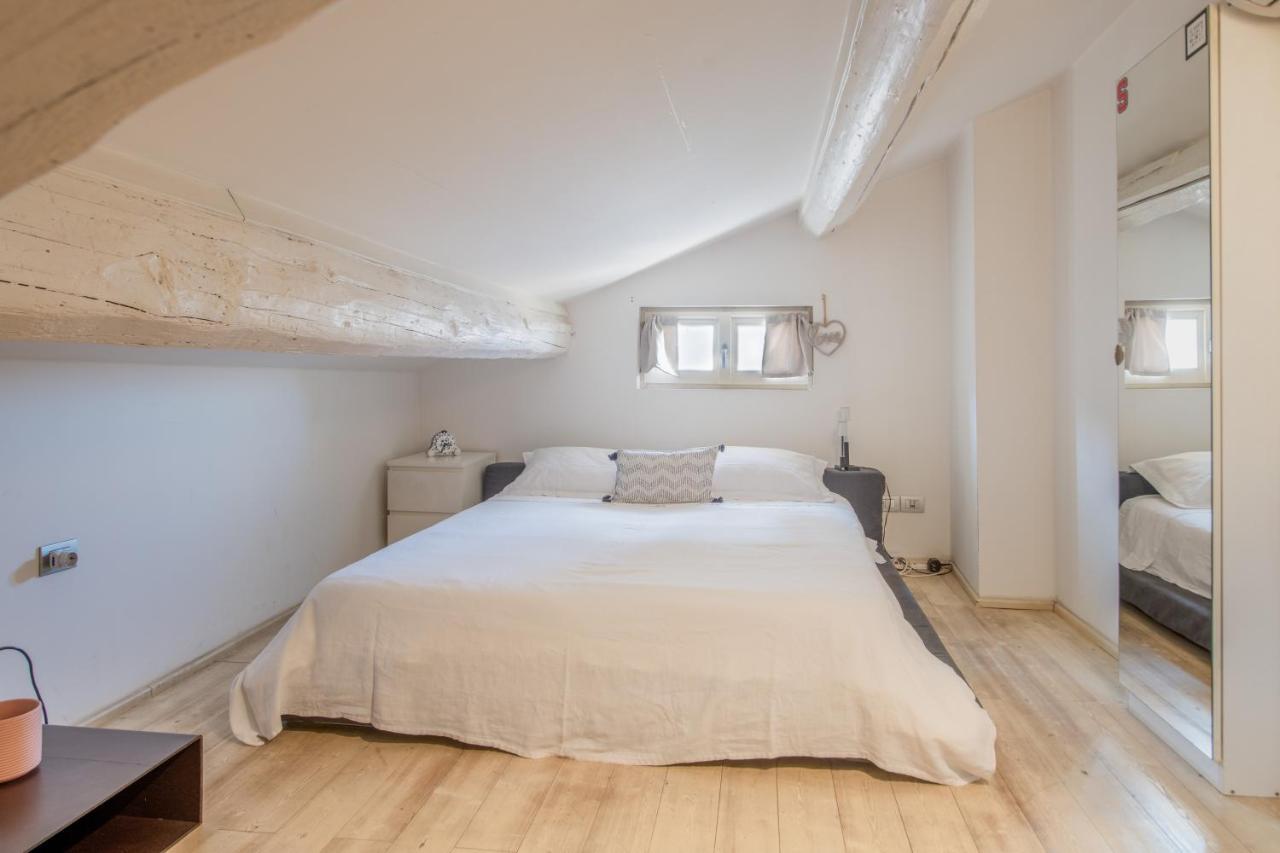Stunning Top Floor Flat In The Heart Of Verona Kültér fotó